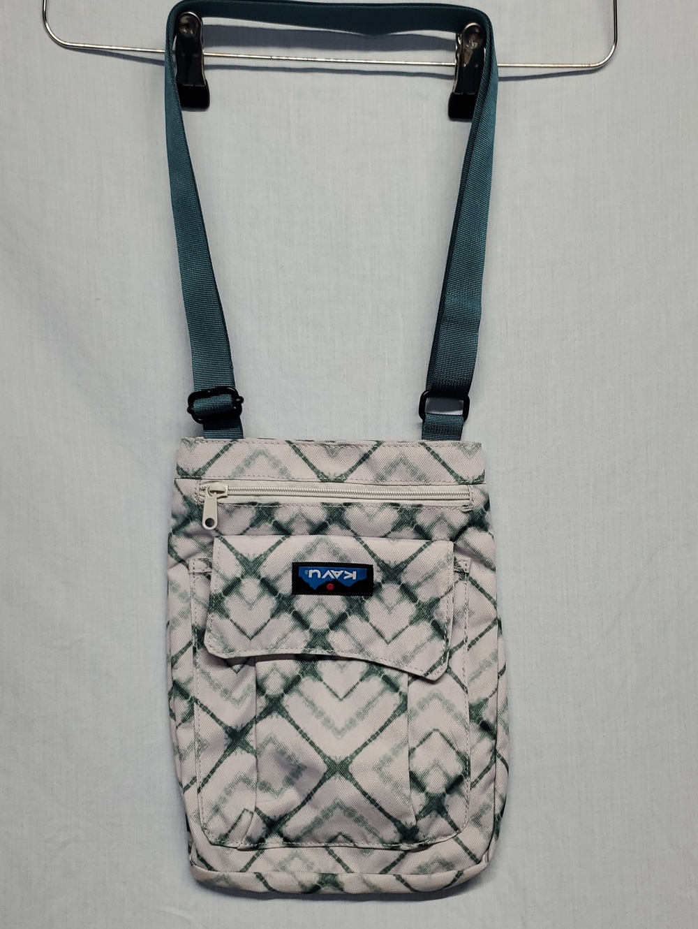 Kavu White and Green Patterned Adjustable Crossbody Bag